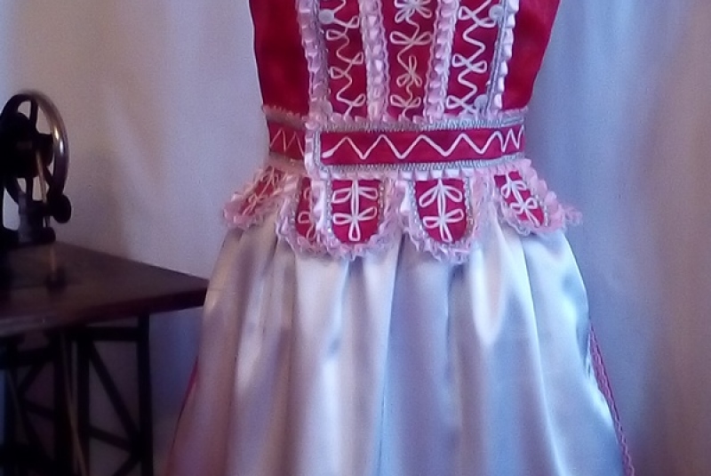 Ženský kroj