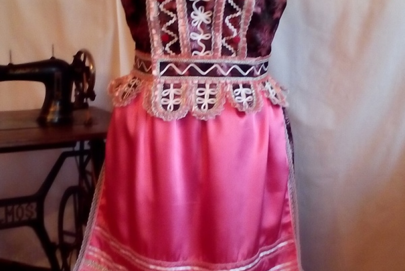 Ženský kroj