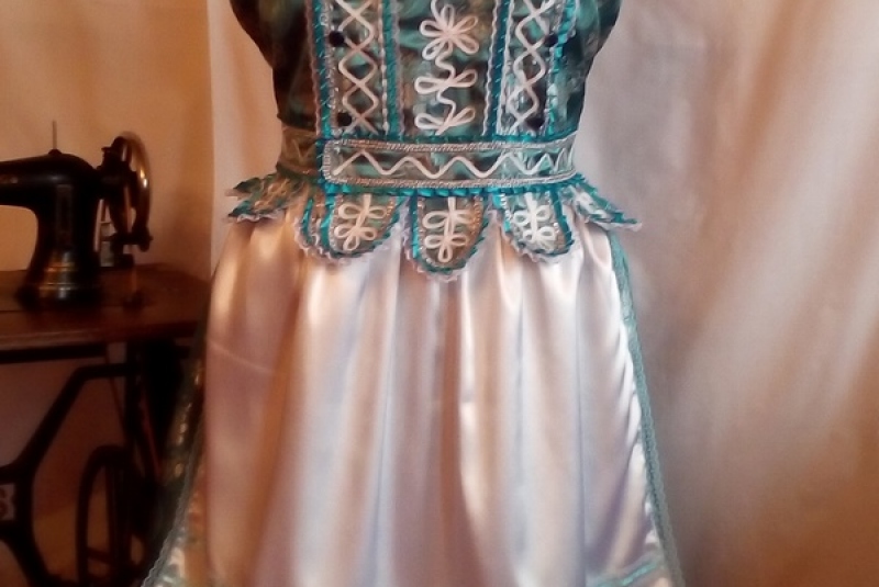 Ženský kroj