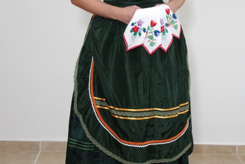 Ženský kroj / Ženský kroj - Henckovce - foto