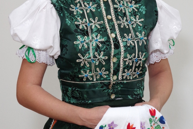 Ženský kroj / Ženský kroj - Henckovce - foto