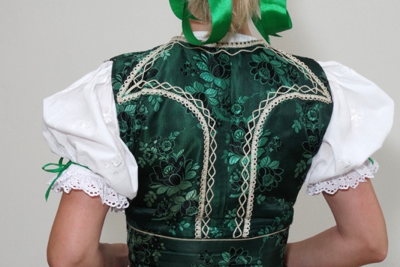 Ženský kroj / Ženský kroj - Henckovce - foto