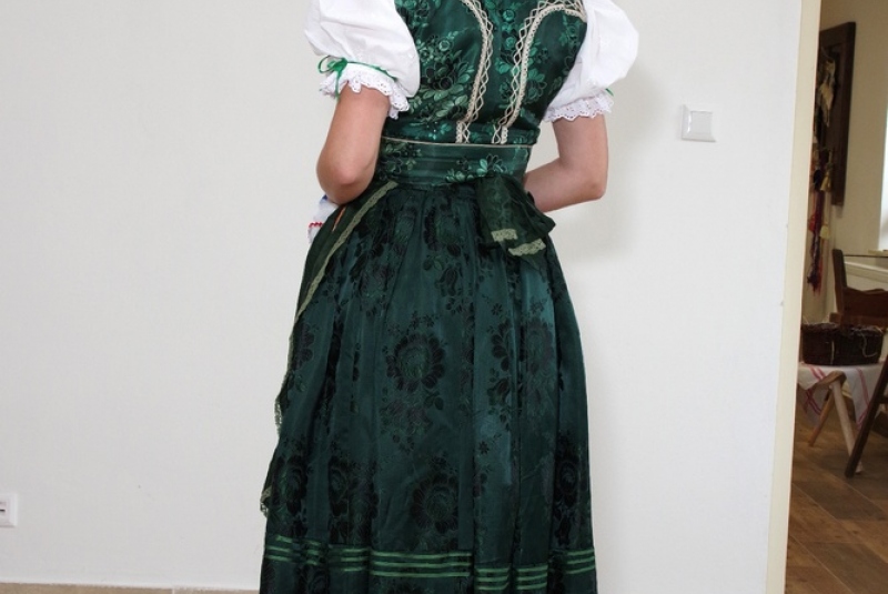 Ženský kroj / Ženský kroj - Henckovce - foto