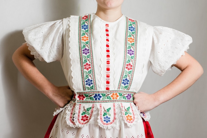Ženský kroj