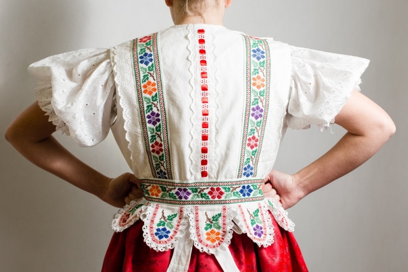 Ženský kroj