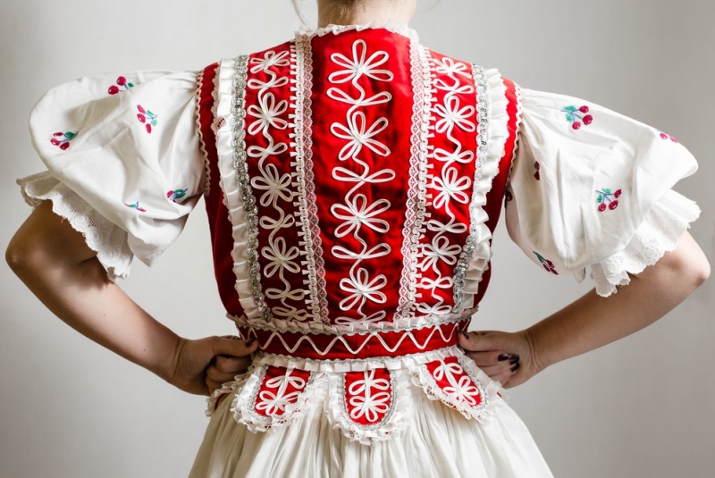 Ženský kroj